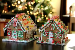 Drop-In Gingerbread Houses and Christmas Crafts @ Latham Library